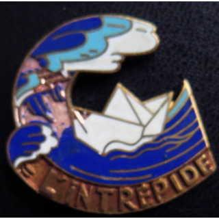 L'INTREPIDE : insigne de l'escorteurcôtier l'Intrépide avec éclat d'émail Augis sans attache