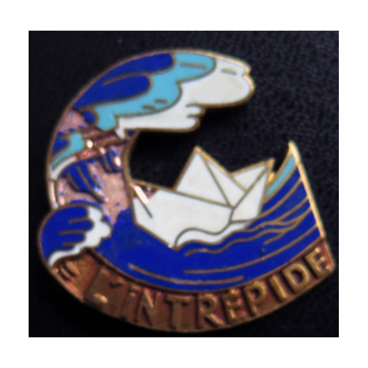 L'INTREPIDE : insigne de l'escorteurcôtier l'Intrépide avec éclat d'émail Augis sans attache