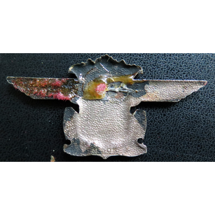 LA FAYETTE : insigne du porte avions La Fayette Courtois M. 505 en émail sans attache