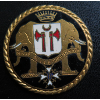 MAHE DE LA BOURDONNAIS : insigne de l'escorteur Mahe de la Bourdonnais Arthus Bertrand Paris en émail sans attache