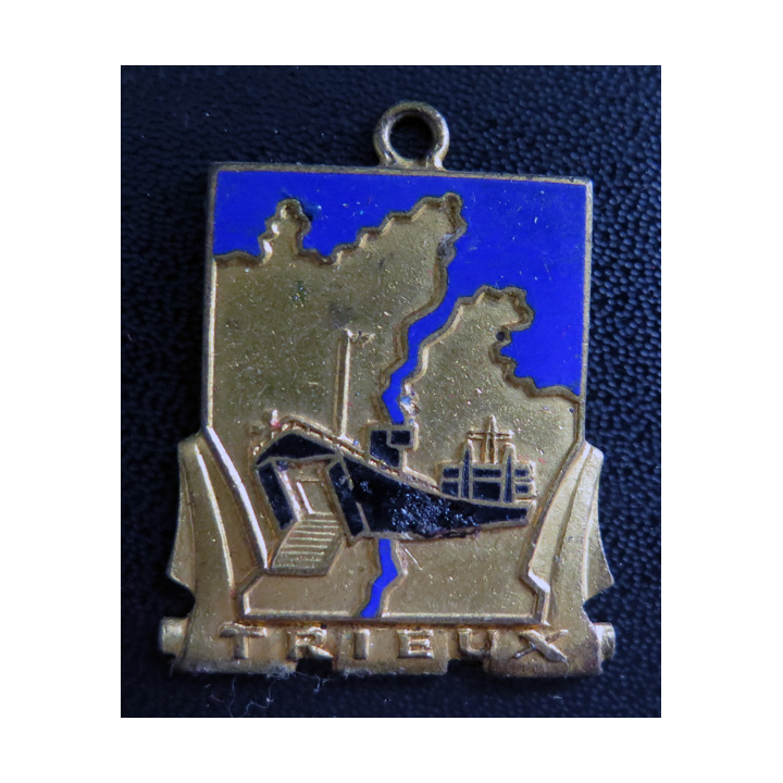 TRIEUX : insigne du bâtiment de débarquement Trieux Arthus Bertrand Paris en émail sans attache