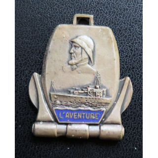 L'AVENTURE : Insigne de la Frégate L'aventure Augis en émail sans attache