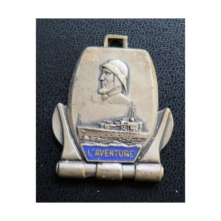 L'AVENTURE : Insigne de la Frégate L'aventure Augis en émail sans attache