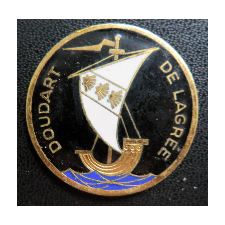 DOUDART DE LA GRÉE : insigne de l'Aviso Escorteur Doudart de la Grée FIA en émail sans attache