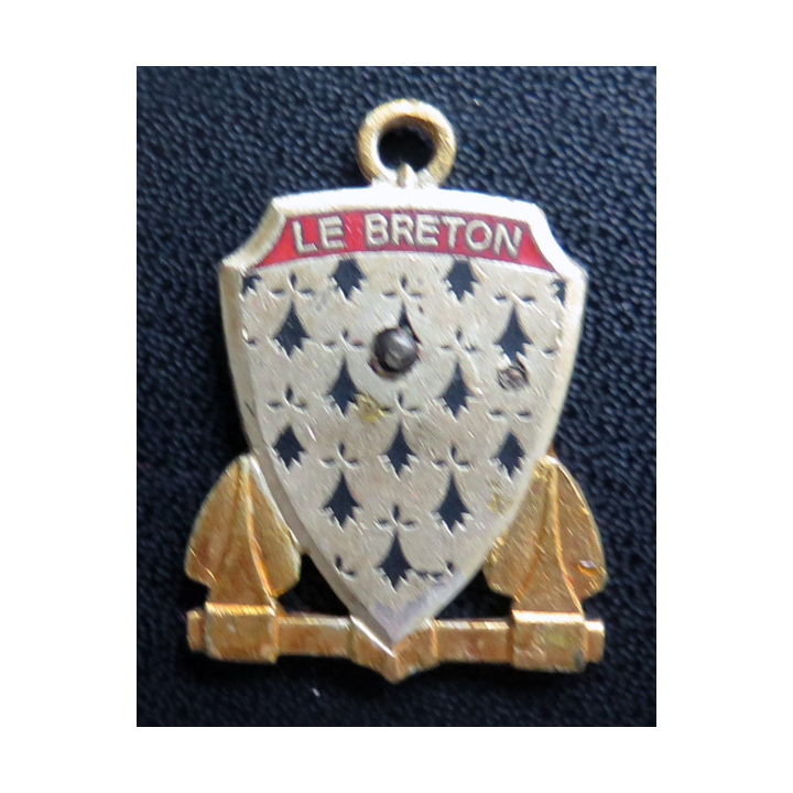 LE BRETON : insigne de l'escorteur rapide le Breton en émail percé par une pointe sans attache