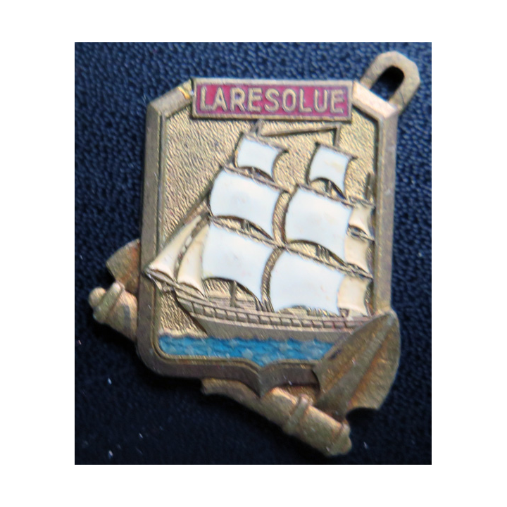 LA RESOLUE : insigne du Porte hélicoptères La Résolue Courtois en émail sans attache