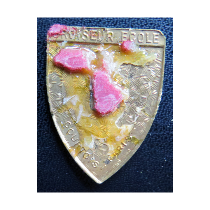 JEANNE D'ARC : insigne du Croiseur école Jeanne d'Arc Courtois en émail sans attache