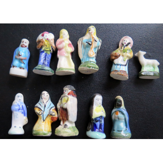 Lot de 11 fèves de crèche