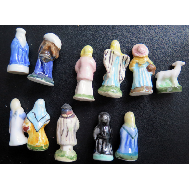 Lot de 11 fèves de crèche