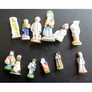 Lot de 12 personnages de crèche et divers