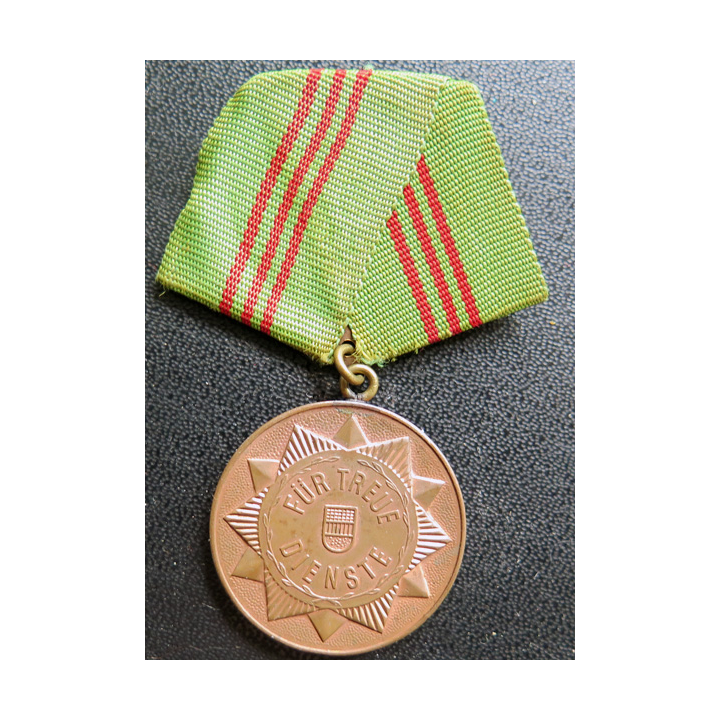 ALLEMAGNE DE L'EST : médaille de 3° classe pour le service à la police