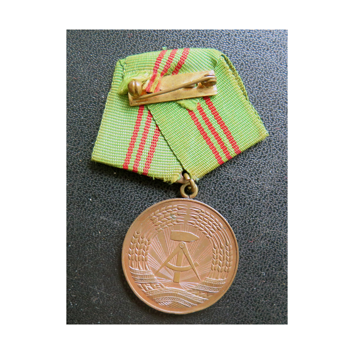 ALLEMAGNE DE L'EST : médaille de 3° classe pour le service à la police