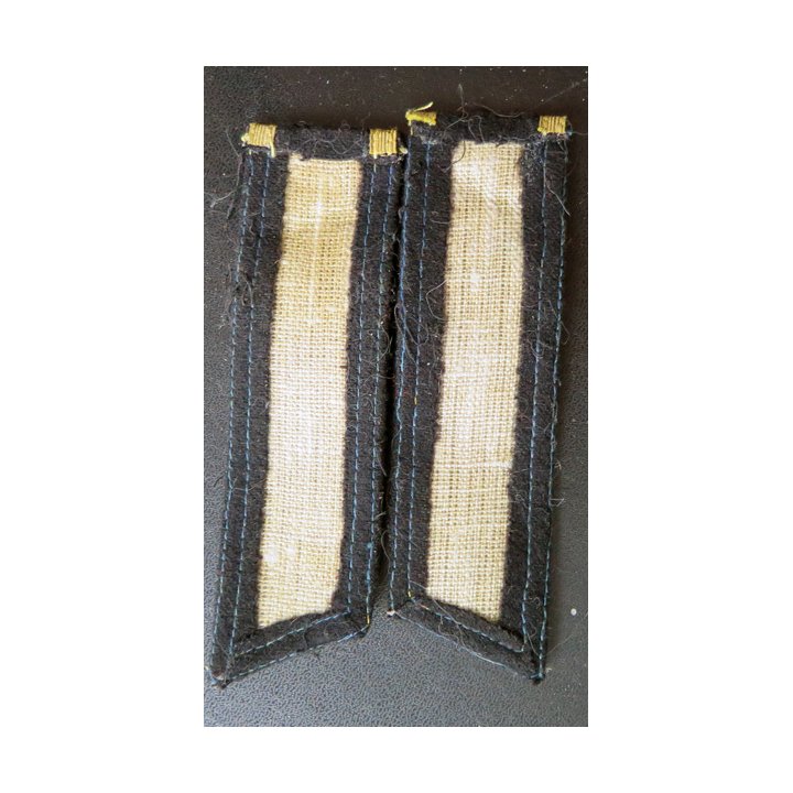 URSS : paire d'épaulettes de lieutenant de l'artillerie de l'armée rouge (copie ?)