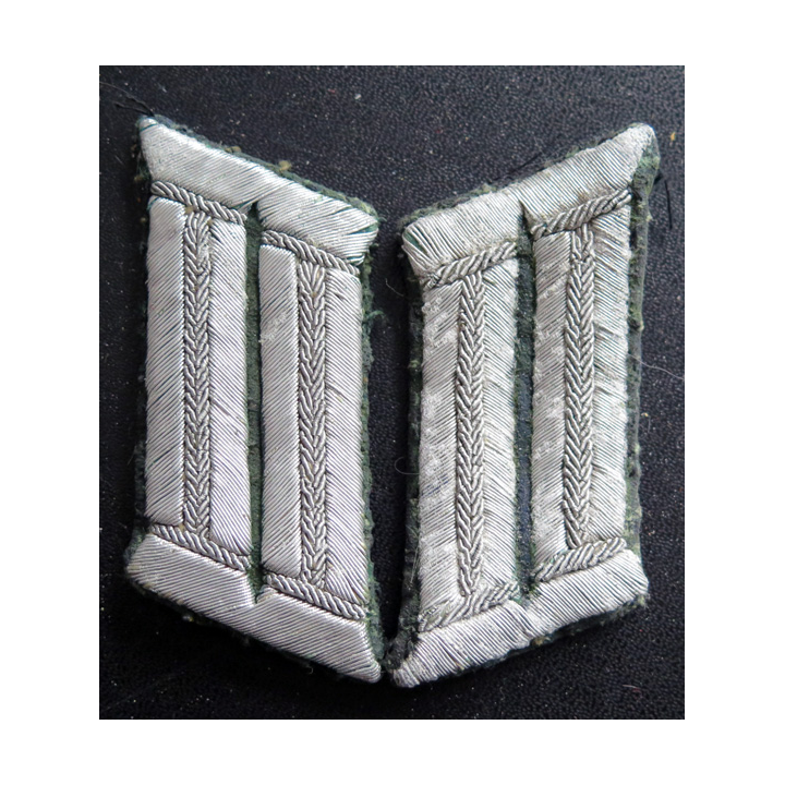 ALLEMAGNE III° REICH : paire d'insigne de col d'officier de l'infanterie