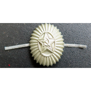 URSS : insigne de casquette vert olive pour tenue de campagne de la Police soviétique