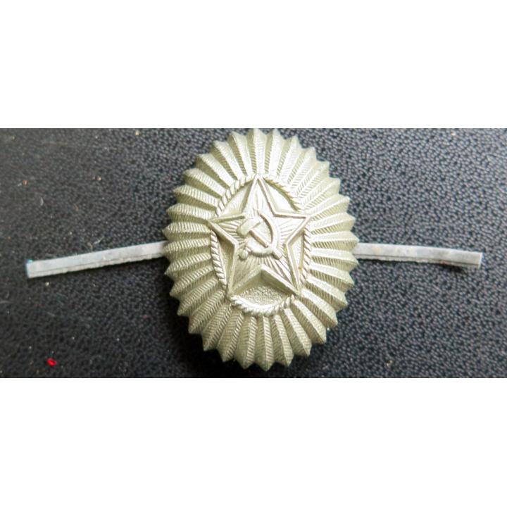 URSS : insigne de casquette vert olive pour tenue de campagne de la Police soviétique