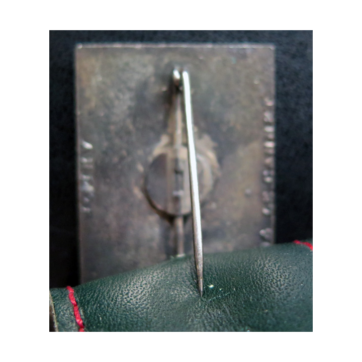 2° REI : insigne du 2° régiment étranger d'infanterie Andor G. 2333 sur cuir