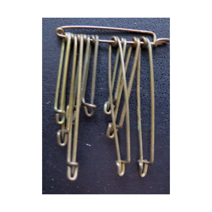 MILITARIA : lot de 10 épingles en laiton de dimensions diverses