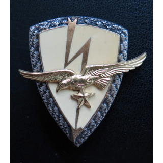 CTA 90 - 921 : insigne métallique du centre de transmissions de l'air 90 - 921 de fabrication Drago