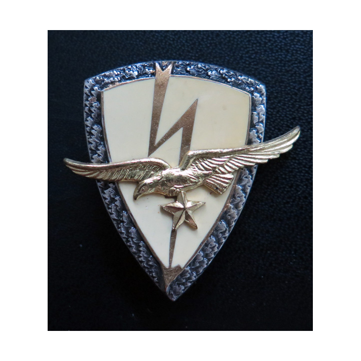 CTA 90 - 921 : insigne métallique du centre de transmissions de l'air 90 - 921 de fabrication Drago