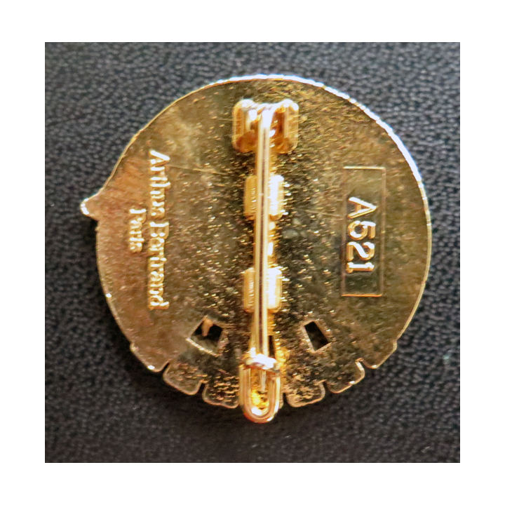 BER : insigne métallique de la base école de Rochefort de fabrication Arthus Bertrand A. 521