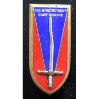 ESM : insigne de l'école spéciale militaire de Saint Cyr fabriqué par Drago H. 243 en émail