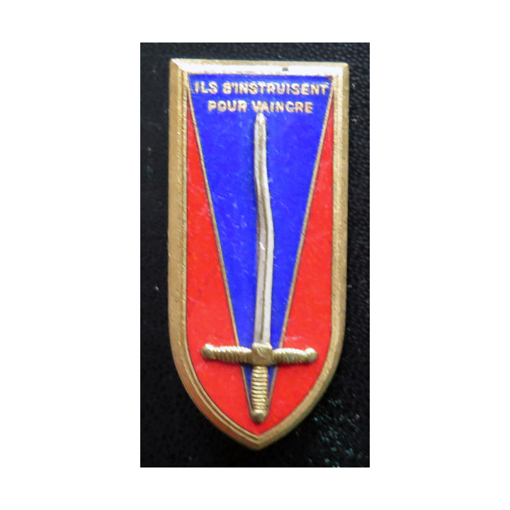 ESM : insigne de l'école spéciale militaire de Saint Cyr fabriqué par Drago H. 243 en émail