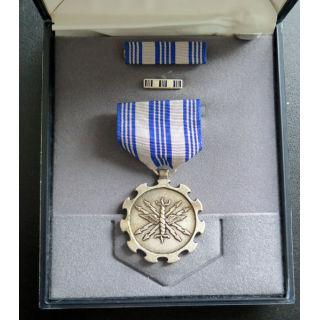 USA : Air Force meritorious achievement medal dans sa boite avec ses rappels de décoration