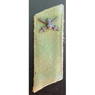 RUSSIE : insigne de col en tissu et métal du club militaire sportif de la jeunesse