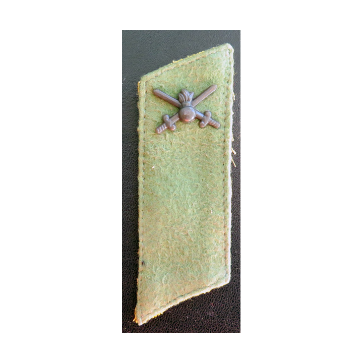 RUSSIE : insigne de col en tissu et métal du club militaire sportif de la jeunesse