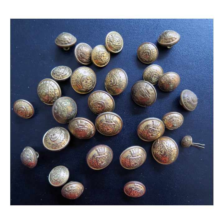 FRANCE : lot de 30 boutons d'uniformes de la Garde républicaine de Paris