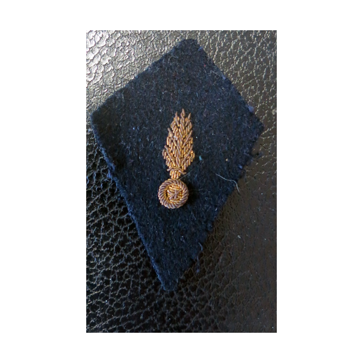 LOSANGE DE BRAS MODÈLE 45 :  Losange de bras du cadre spécial grenade longue en canetille or