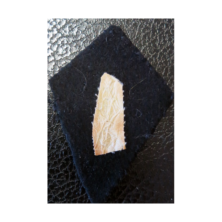 LOSANGE DE BRAS MODÈLE 45 :  Losange de bras du cadre spécial grenade longue en canetille or