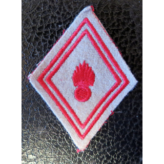 LOSANGE DE BRAS MODÈLE 45 :  écusson modèle troupe type école avec soutaches et grenade écarlates