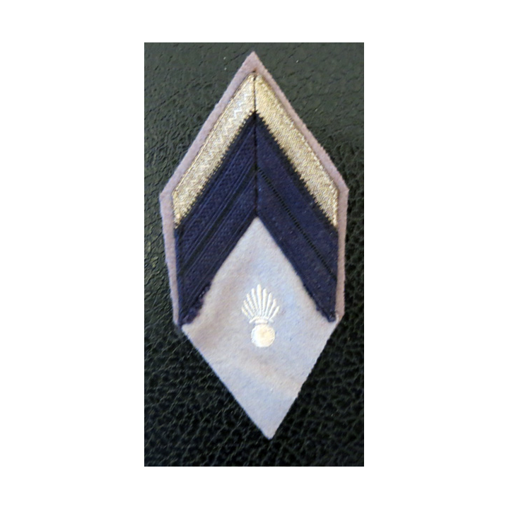 LOSANGE DE BRAS MODÈLE 45 : écusson de brigadier chef de l'Ecole d'Application de l'Arme Blindée (Saumur)