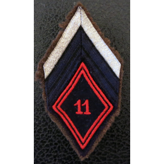 LOSANGE DE BRAS MODÈLE 45 : écusson de brigadier chef du 11° régiment de cuirassiers période 1950 - 1955