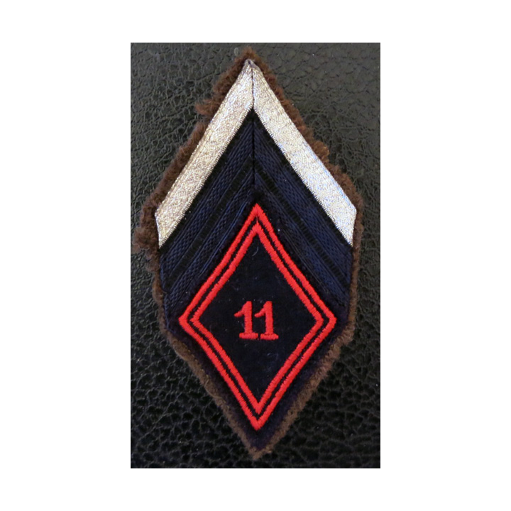 LOSANGE DE BRAS MODÈLE 45 : écusson de brigadier chef du 11° régiment de cuirassiers période 1950 - 1955