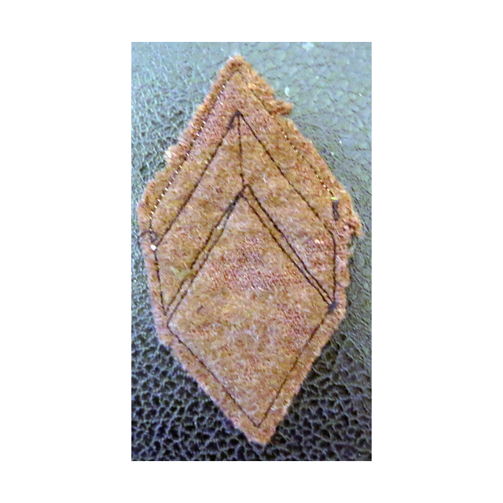 LOSANGE DE BRAS MODÈLE 45 : écusson de brigadier chef du 11° régiment de cuirassiers période 1950 - 1955