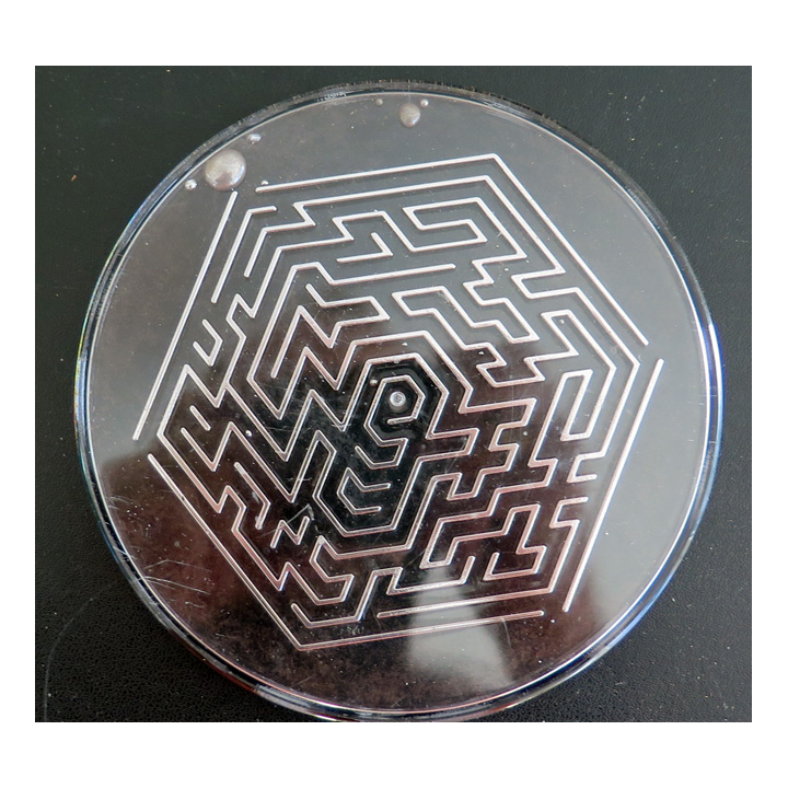 Vieux Jeu du Labyrinthe avec une bulle en Mercure (dangereux pour les enfants)