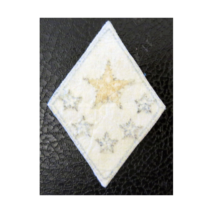 LOSANGE DE BRAS MODÈLE 45 :  écusson inconnu fond bleu 1 étoile or, 5 étoiles bleues