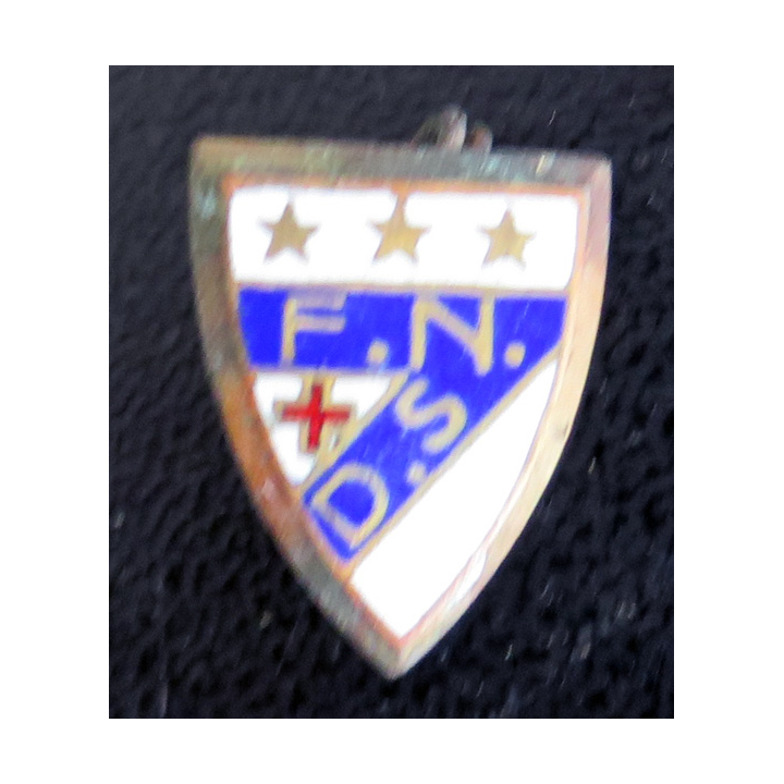 FNDS : épinglette de la Fédération nationale des donneurs de sang en émail