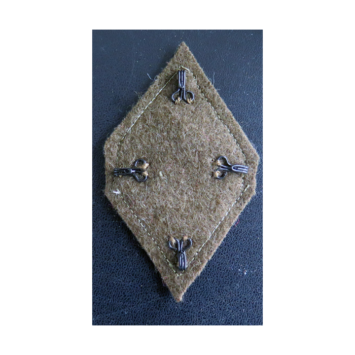 526° RT : Galon de sergent appelé (PDL) du 526° régiment du train avec crochets de fixation sur fond kaki