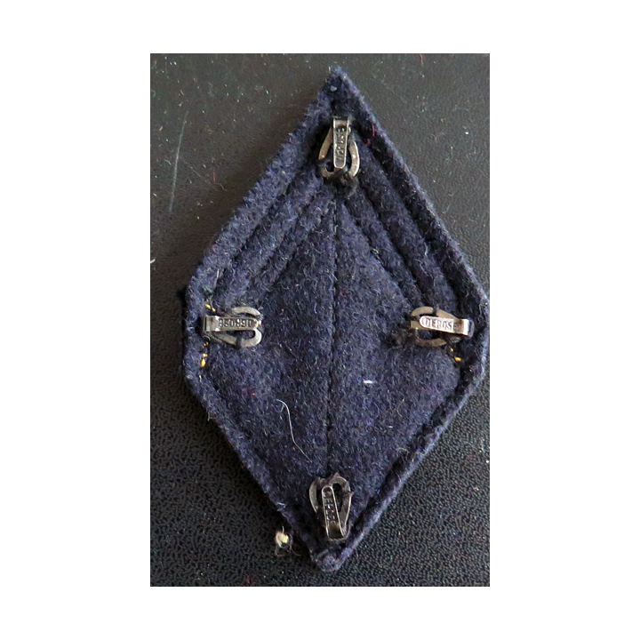 42° RI : Galon de sergent appelé (PDL) du 42° régiment d'infanterie avec crochets de fixation