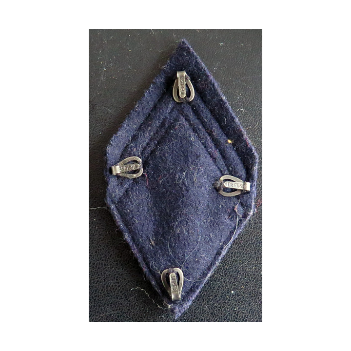 153° RI : Galon de sergent appelé (PDL) du 153° régiment d'infanterie avec crochets de fixation