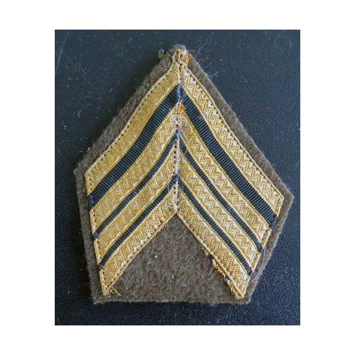 Galon de sergent major sur fond kaki avec crochets