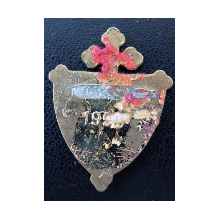 LA COMBATTANTE : insigne émaillé de la Corvette La combattante (modèle Cartier) n° 1990 en relief sans attache