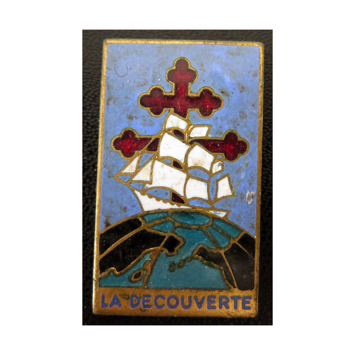 LA DECOUVERTE : insigne émaillé de la Frégate La Découverte Augis sans attache