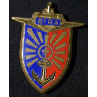 insigne métallique du 8° régiment d'artillerie 8° RA