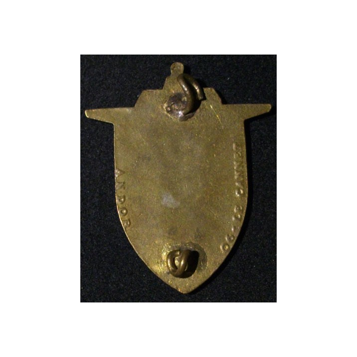 insigne métallique du 8° régiment d'artillerie 8° RA