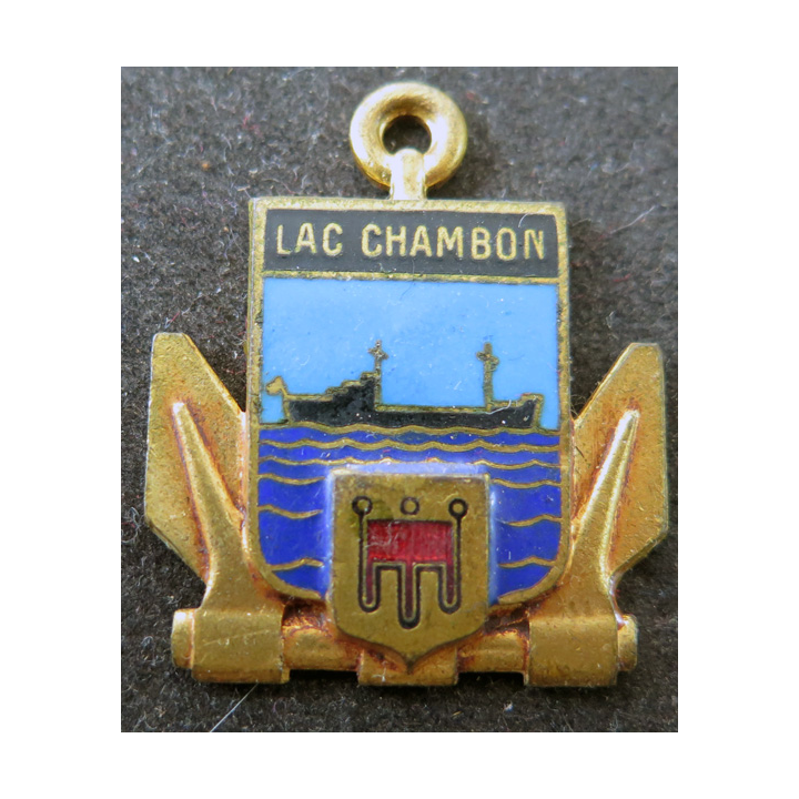 LAC CHAMBON : insigne émaillé du Pétrolier Lac Chambon Augis sans attache